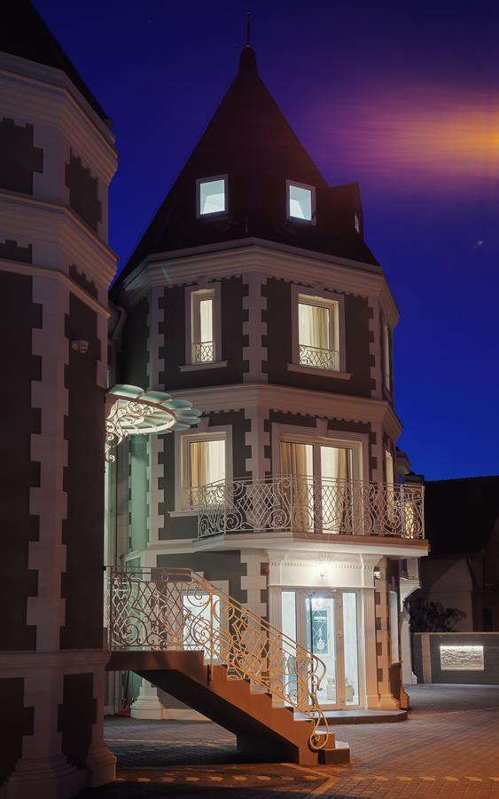 Castello Boutique Hotel Čačak Exteriör bild