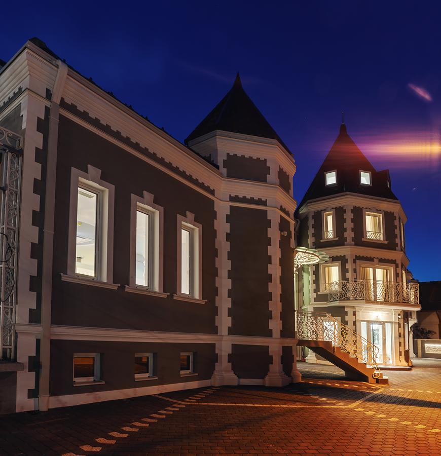 Castello Boutique Hotel Čačak Exteriör bild